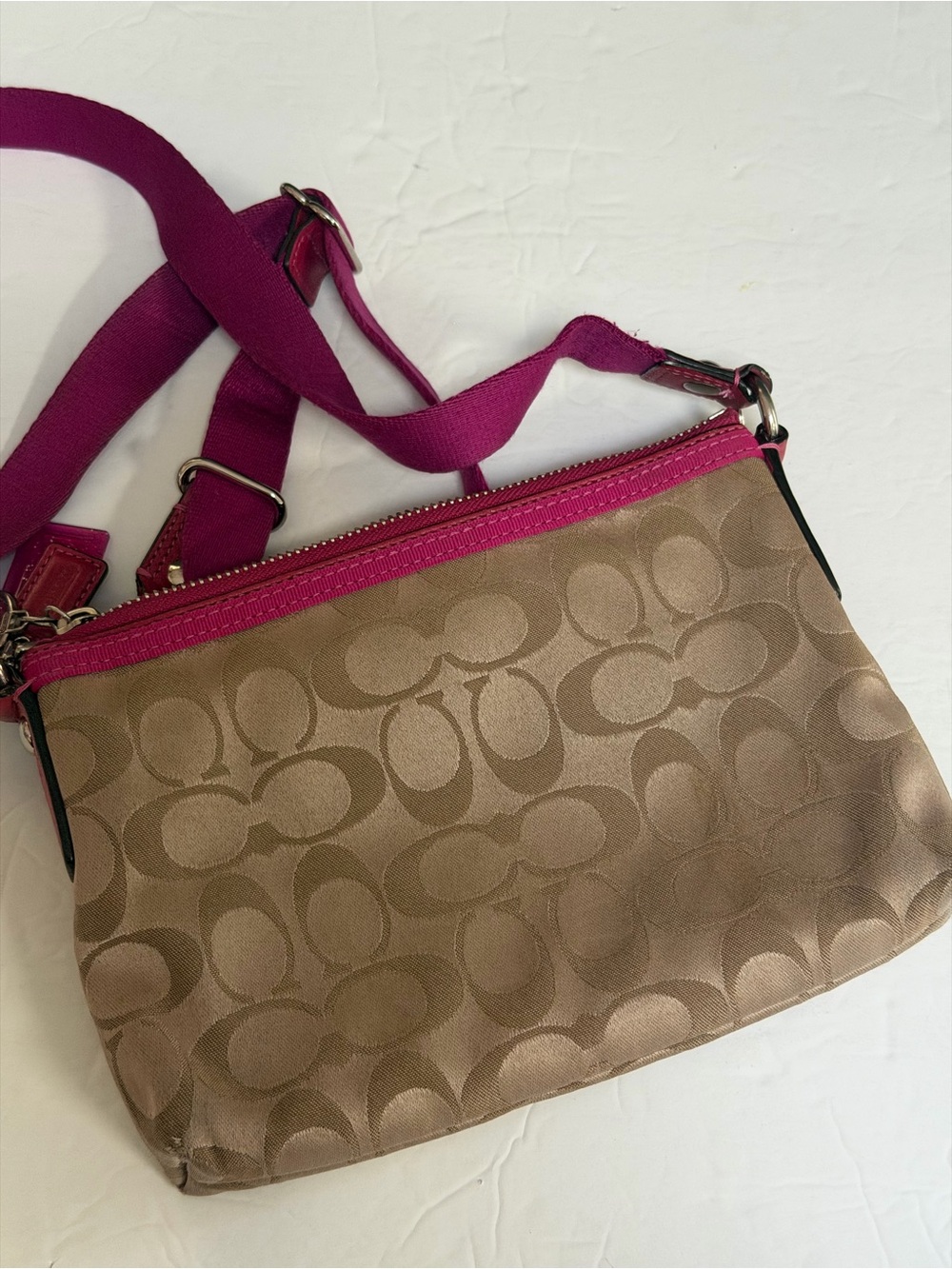 Coach Poppy Tan Signature Canvas Crossbody with Fuchsia Strap and Trim - Picture 4 of 12